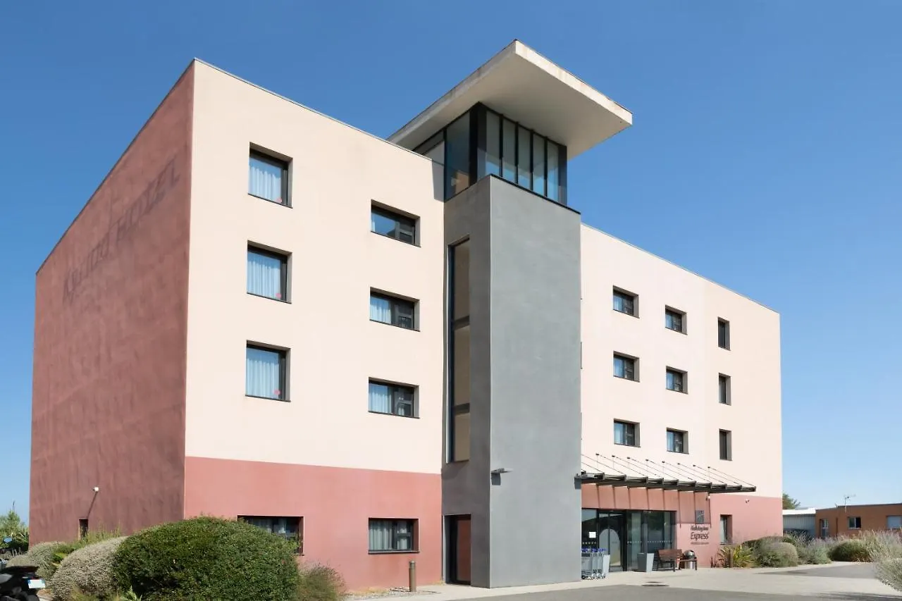Holiday Inn Express - Marseille Airport, An Ihg Hotel Витроль