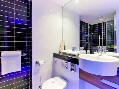 Holiday Inn Express - Marseille Airport, An Ihg Hotel Витроль