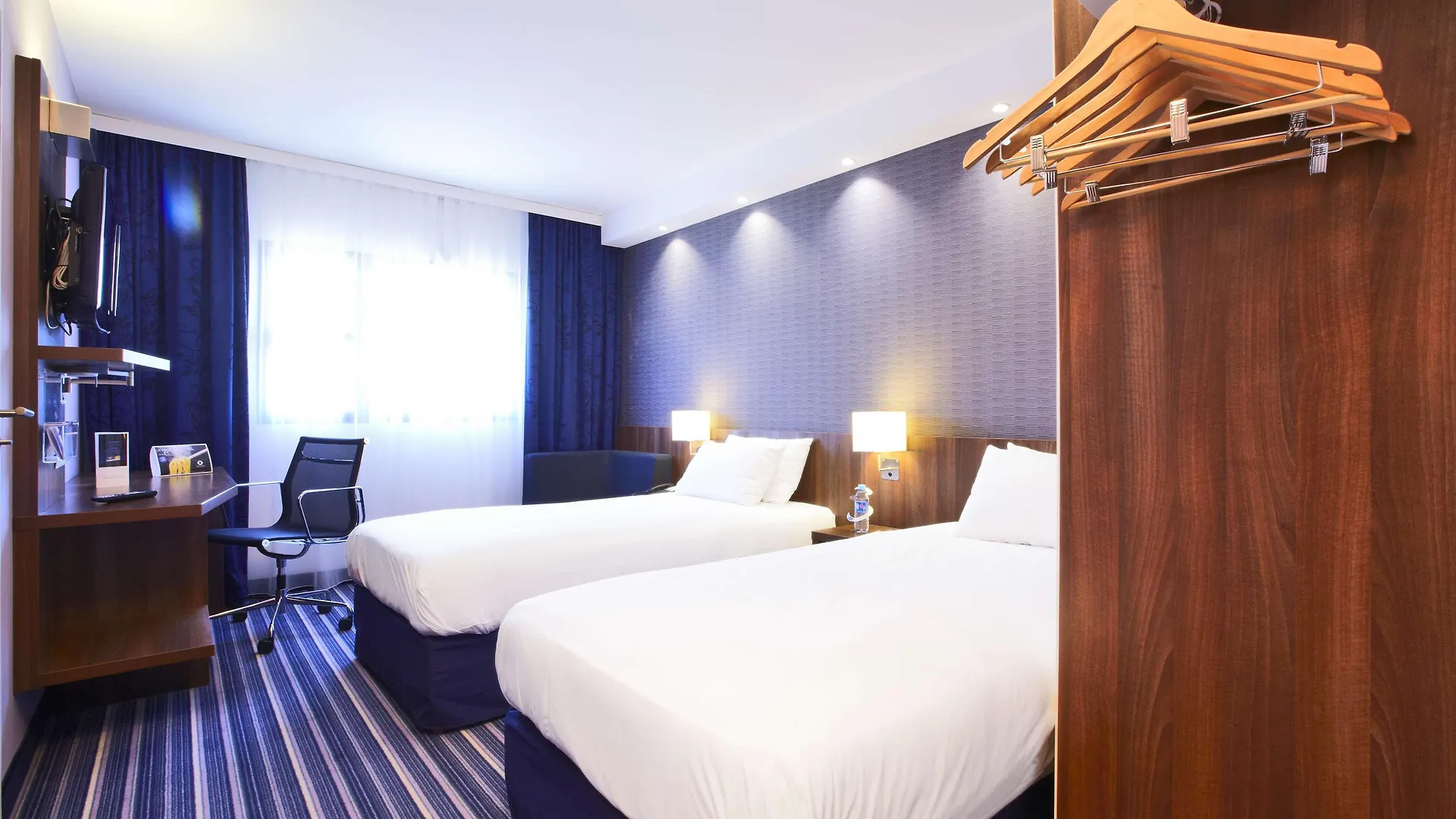Holiday Inn Express - Marseille Airport, An Ihg Hotel Vitrolles