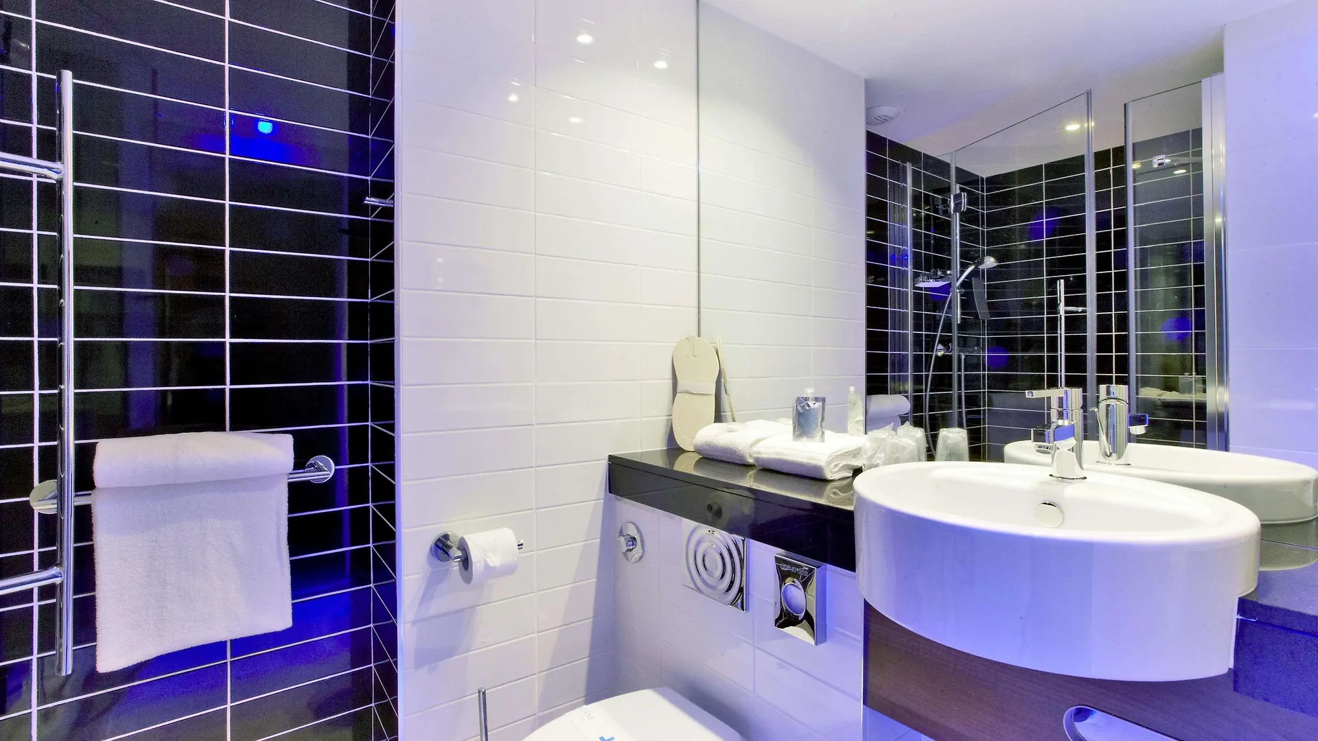 Holiday Inn Express - Marseille Airport, An Ihg Hotel Vitrolles  3*, Vitrolles (Bouches-du-Rhone) Francia