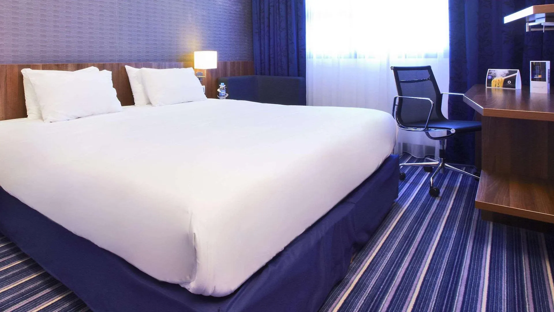 Holiday Inn Express - Marseille Airport, An Ihg Hotel Vitrolles
