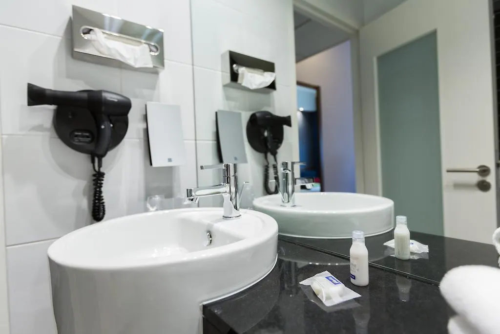 Holiday Inn Express - Marseille Airport, An Ihg Hotel Vitrolles  Vitrolles (Bouches-du-Rhone)