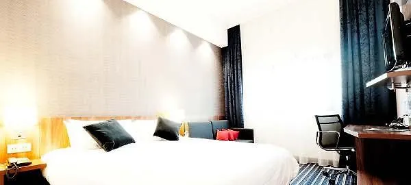 Holiday Inn Express - Marseille Airport, An Ihg Hotel Vitrolles